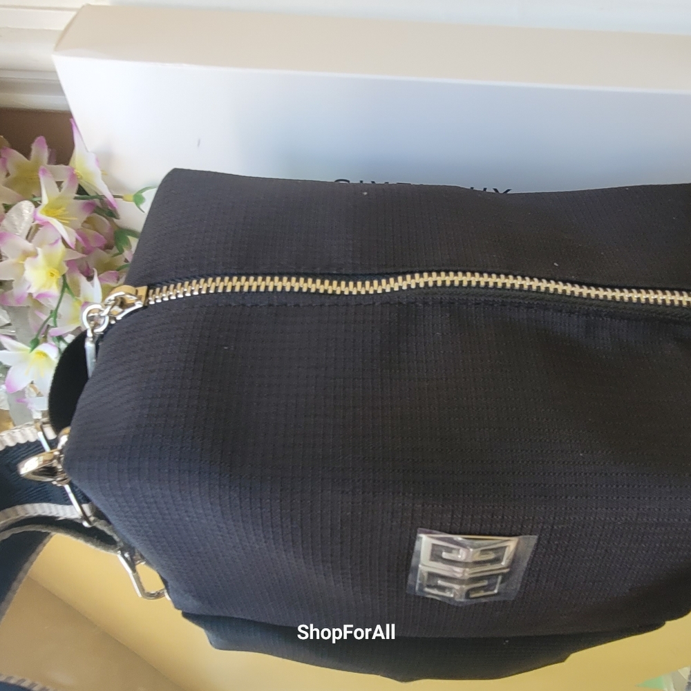 Givenchy - Picture 12 of 16